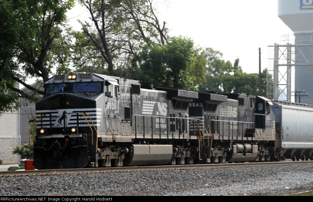 NS 9938 leads train 159 southbound